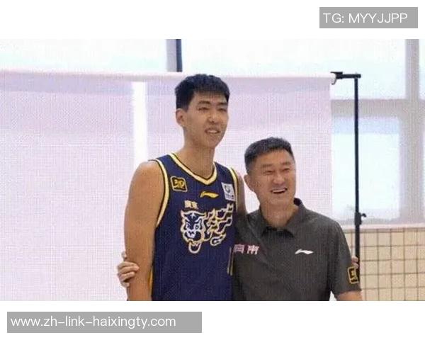 中国U19男篮大胜美国纽约队广东四大天才新星崭露头角杜锋发声引关注